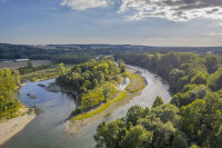 Das Foto zeigt das Projekt "Flusserlebnis Isar", in dessen Rahmen Region in den vergangenen Jahren Teilabschnitte der unteren Isar im Landkreis Dingolfing-Landau renaturiert und dadurch ökologisch aufgewertet wurden.  