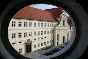 Regierung durchs Fenster